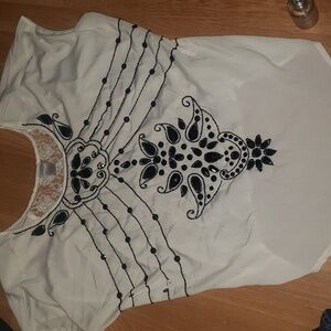 EUC Charlie & Co womens size lg top with blk beadwork very nice